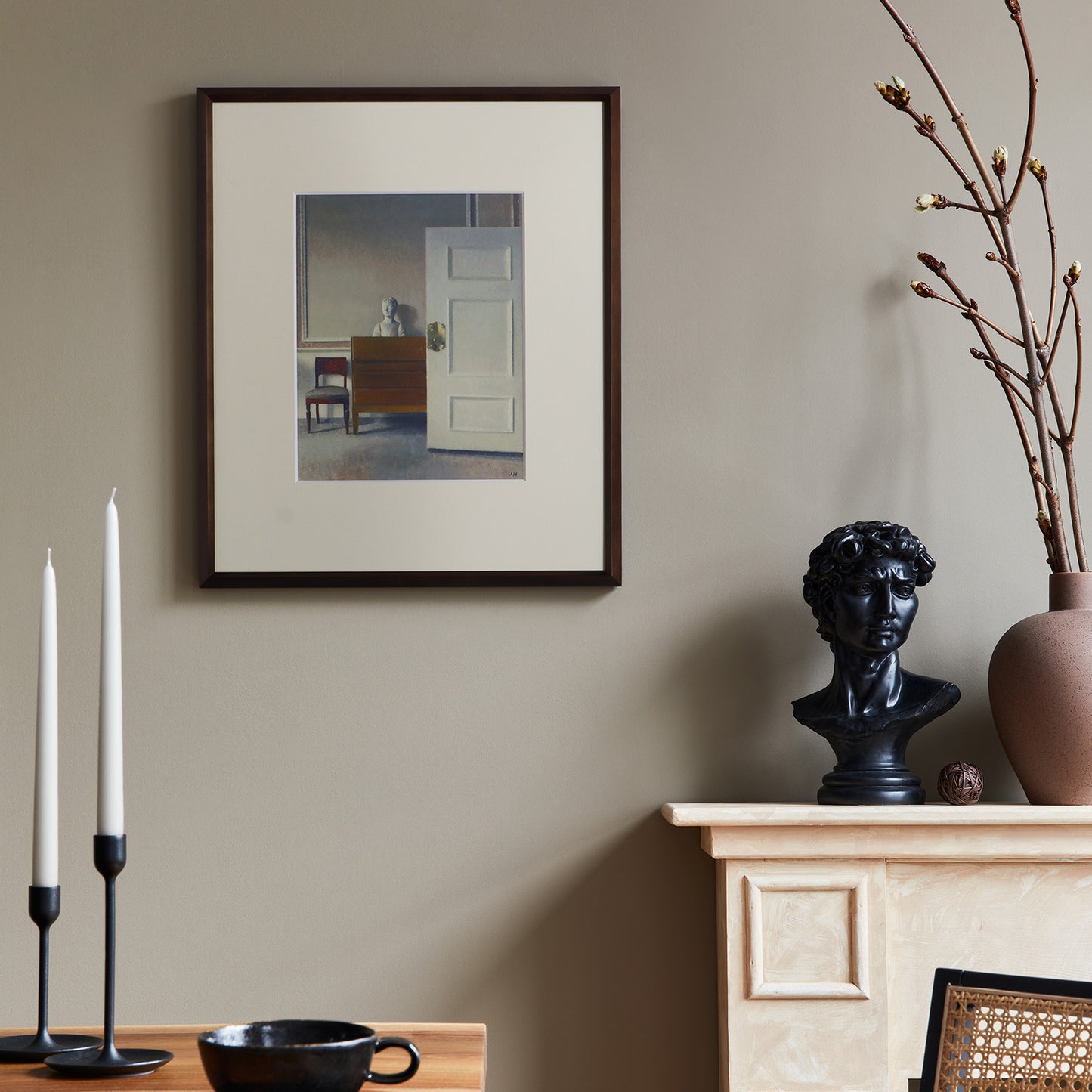 ヴィルヘルム・ハマスホイ 「胸像のある室内」アートポスター（フレーム付き） / Vilhelm Hammershøi “Interior with a bust” Art Frame