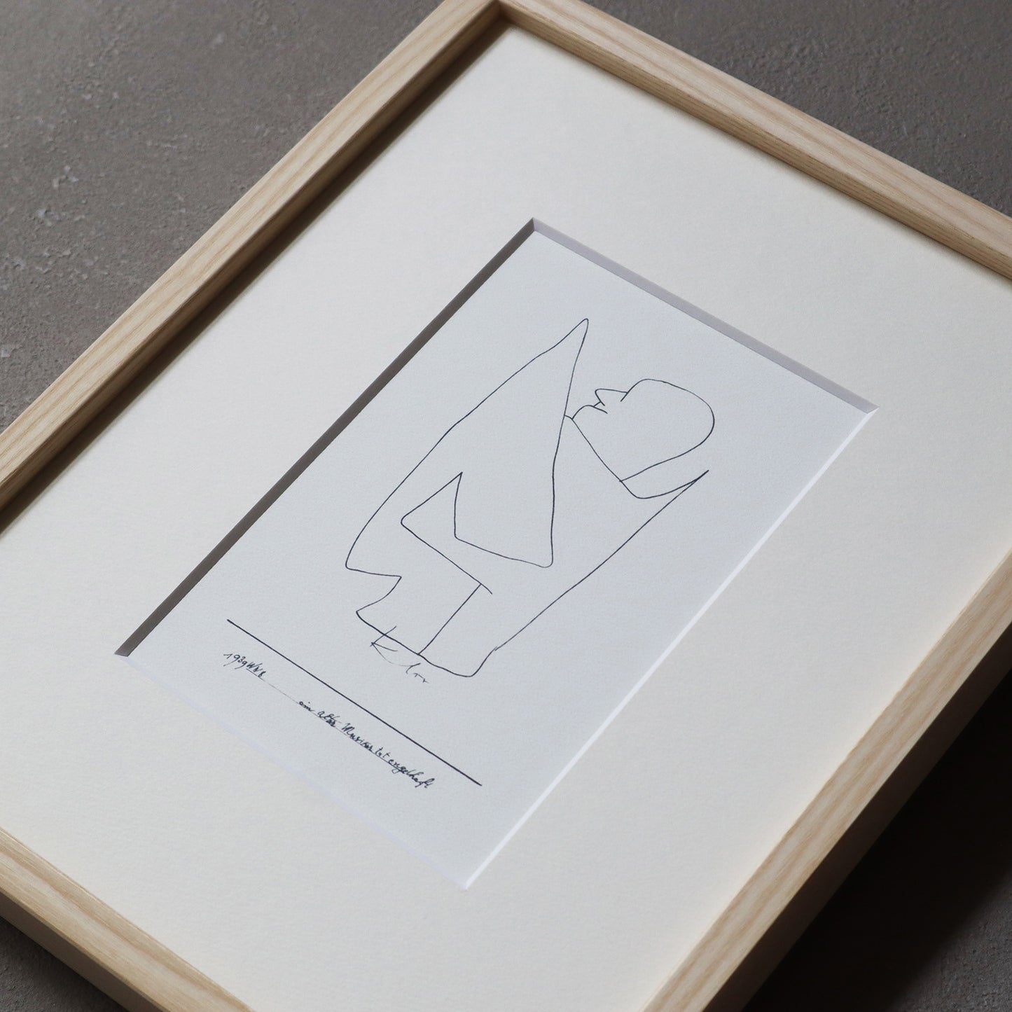 パウル・クレー「老いた音楽家が天使のふりをする」アートポスター（フレーム付き） / Paul Klee “ein alter Musiker tut engelhaft” Art Frame